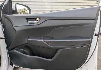 Подержанный автомобиль Hyundai Solaris Sedan 2021 года (25 фото)