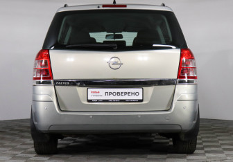 Подержанный автомобиль Opel Zafira Compactvan 2008 года (6 фото)
