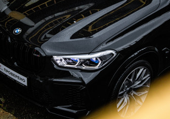 Подержанный автомобиль BMW X5 M 2021 года (10 фото)