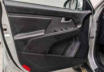 Подержанный автомобиль Kia Sportage 2013 года (19 фото)