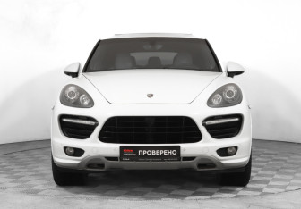 Подержанный автомобиль Porsche Cayenne 2013 года (2 фото)