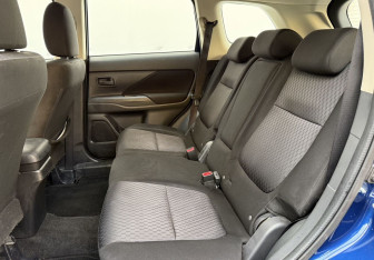 Подержанный автомобиль Mitsubishi Outlander 2014 года (11 фото)