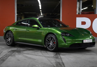 Подержанный автомобиль Porsche Taycan 2022 года (3 фото)