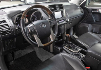 Подержанный автомобиль Toyota Land Cruiser Prado 2012 года (16 фото)