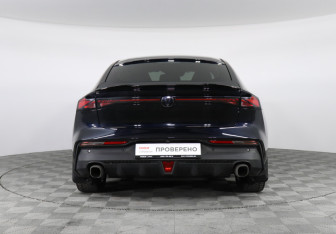 Подержанный автомобиль Changan UNI-V 2023 года (6 фото)