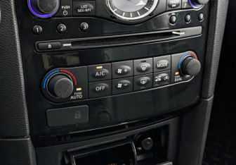 Подержанный автомобиль Infiniti QX70 2016 года (21 фото)
