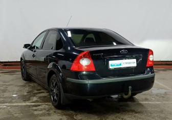 Подержанный автомобиль Ford Focus Sedan 2007 года (7 фото)