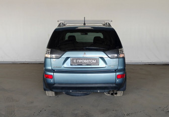 Подержанный автомобиль Mitsubishi Outlander 2008 года (5 фото)