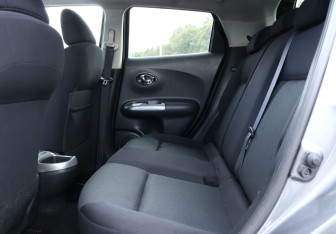 Подержанный автомобиль Nissan Juke 2011 года (9 фото)