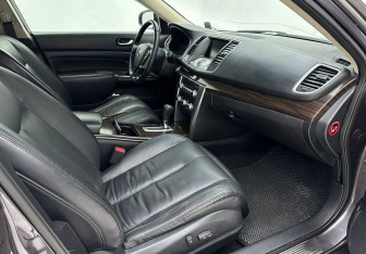 Подержанный автомобиль Nissan Teana 2011 года (13 фото)