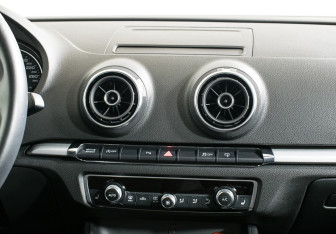 Подержанный автомобиль Audi A3 Sedan 2014 года (28 фото)