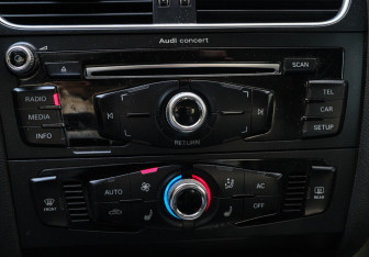 Подержанный автомобиль Audi A4 Sedan 2012 года (16 фото)
