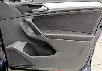 Подержанный автомобиль Volkswagen Tiguan 2017 года (23 фото)