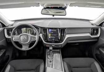 Подержанный автомобиль Volvo XC60 2019 года (14 фото)