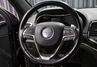 Подержанный автомобиль Jeep Grand Cherokee 2020 года (17 фото)