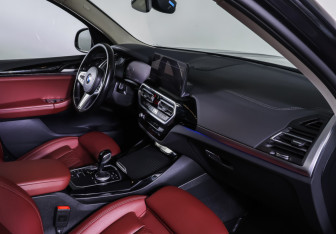 Подержанный автомобиль BMW X3 2022 года (11 фото)