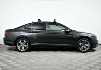 Подержанный автомобиль Volkswagen Passat Sedan 2020 года (4 фото)
