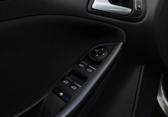 Подержанный автомобиль Ford Focus Wagon 2017 года (16 фото)