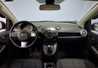 Подержанный автомобиль Mazda 2 Hatchback 2009 года (16 фото)