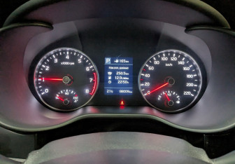 Подержанный автомобиль Kia Rio Hatchback 2020 года (2 фото)