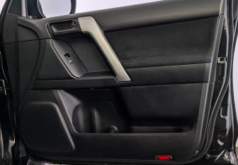 Подержанный автомобиль Toyota Land Cruiser Prado 2020 года (25 фото)