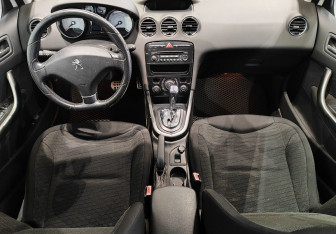 Подержанный автомобиль Peugeot 308 Hatchback 2011 года (10 фото)