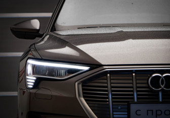 Подержанный автомобиль Audi e-tron 2021 года (38 фото)