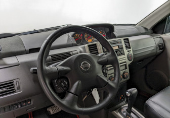 Подержанный автомобиль Nissan X-Trail 2006 года (13 фото)