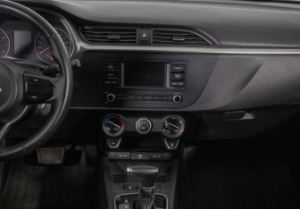 Подержанный автомобиль Kia Rio Sedan 2020 года (14 фото)
