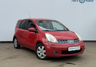 Подержанный автомобиль Nissan Note 2008 года (3 фото)