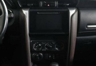 Подержанный автомобиль Toyota Fortuner 2018 года (8 фото)