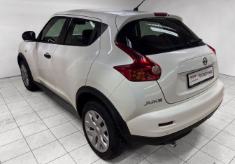 Подержанный автомобиль Nissan Juke 2013 года (7 фото)