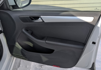 Подержанный автомобиль Volkswagen Jetta Sedan 2016 года (23 фото)