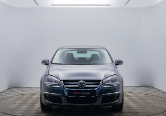 Подержанный автомобиль Volkswagen Jetta Sedan 2007 года (8 фото)