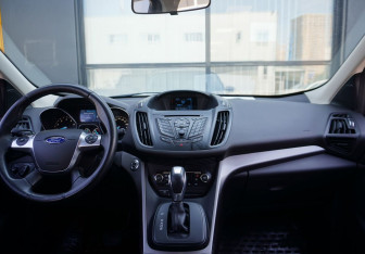 Подержанный автомобиль Ford Kuga 2013 года (12 фото)