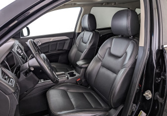 Подержанный автомобиль Geely Emgrand X7 2018 года (20 фото)