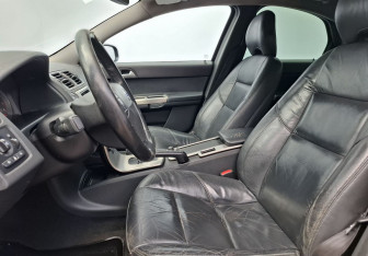 Подержанный автомобиль Volvo S40 2007 года (10 фото)