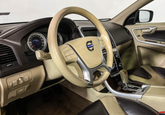 Подержанный автомобиль Volvo XC60 2011 года (13 фото)