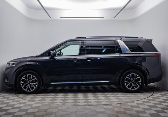 Подержанный автомобиль Kia Carnival 2021 года (2 фото)