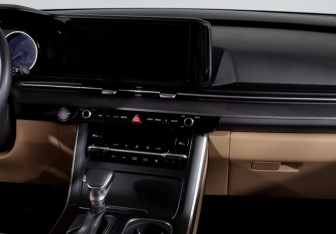 Подержанный автомобиль Kia Carnival 2023 года (13 фото)