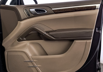 Подержанный автомобиль Porsche Cayenne 2014 года (24 фото)