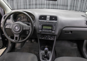 Подержанный автомобиль Volkswagen Polo Sedan 2012 года (11 фото)