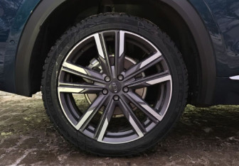 Подержанный автомобиль Geely Monjaro 2023 года (15 фото)