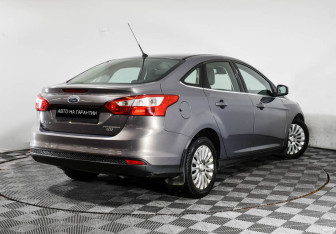Подержанный автомобиль Ford Focus Sedan 2014 года (3 фото)