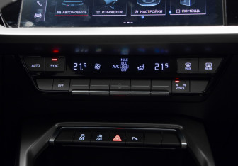 Подержанный автомобиль Audi A3 Hatchback 2021 года (22 фото)