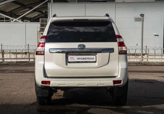 Подержанный автомобиль Toyota Land Cruiser Prado 2016 года (6 фото)