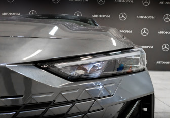 Подержанный автомобиль Changan UNI-V 2023 года (17 фото)
