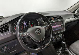 Подержанный автомобиль Volkswagen Tiguan 2019 года (13 фото)