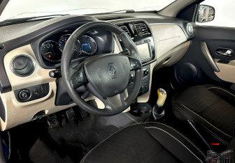 Подержанный автомобиль Renault Logan Sedan 2015 года (8 фото)