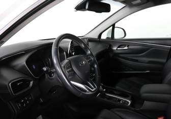 Подержанный автомобиль Hyundai Santa Fe 2019 года (9 фото)